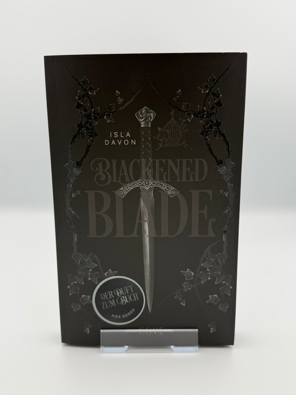 Blackened Blade, Band 1