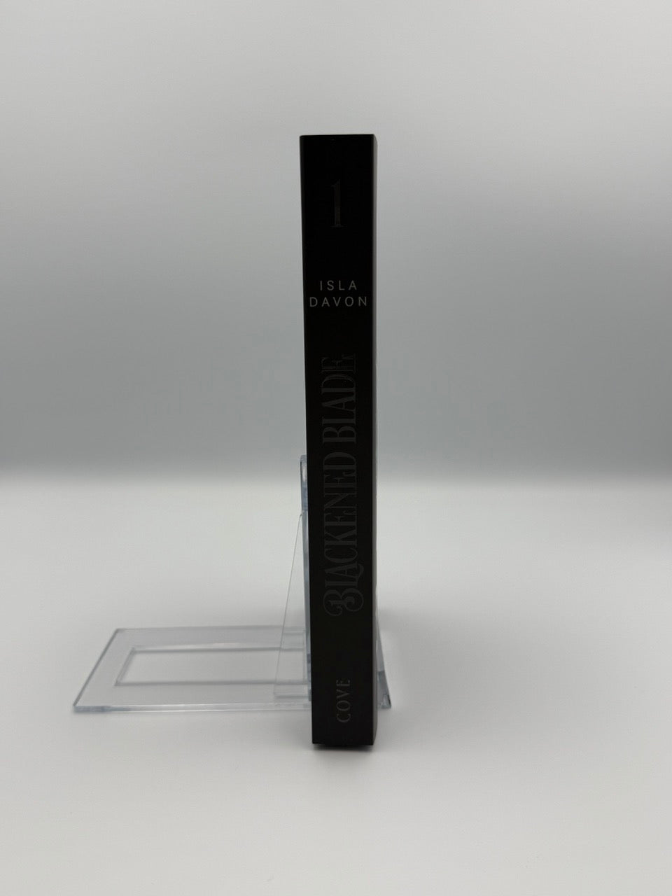 Blackened Blade, Band 1