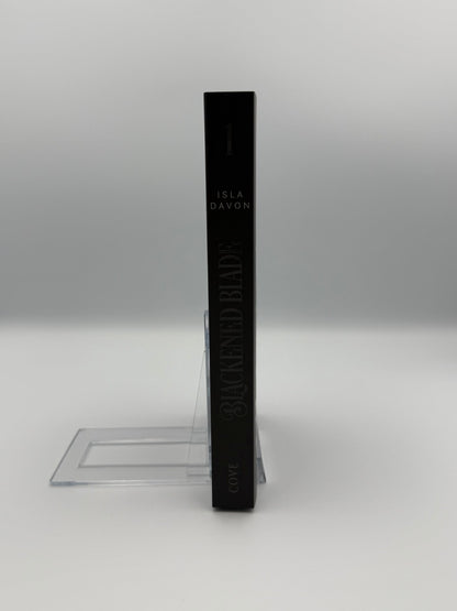 Blackened Blade, Band 1