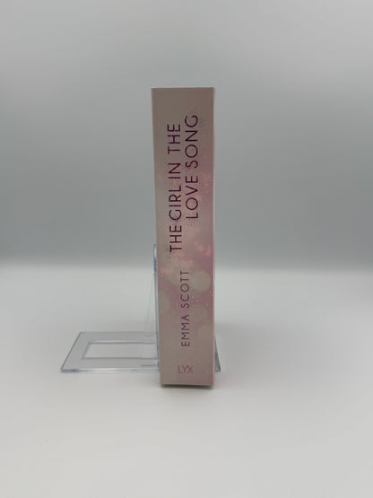 The Girl in the Love Song, Band 1