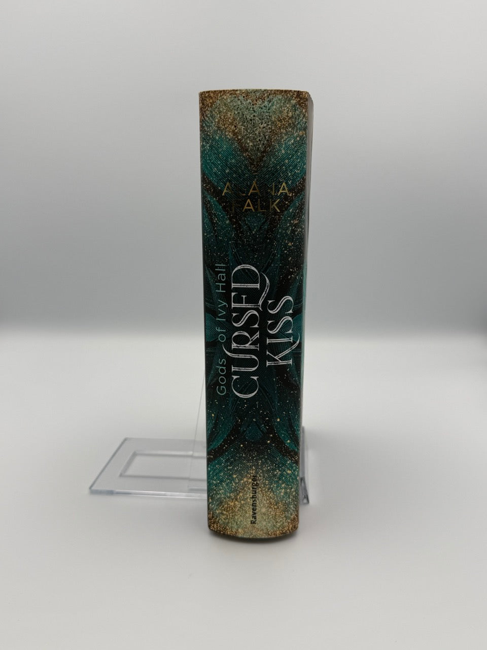 Gods of Ivy Hall, Band 1: Cursed Kiss