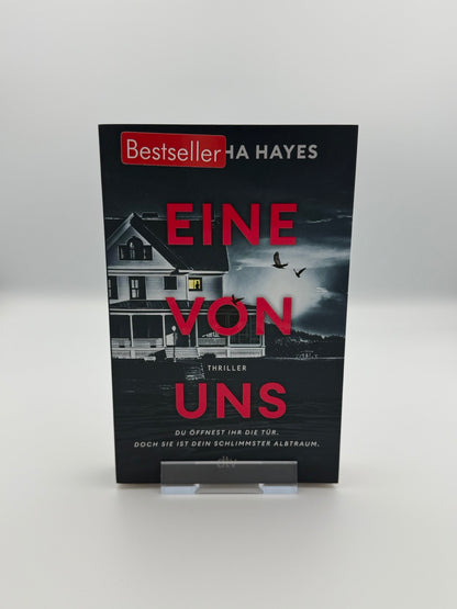 Eine von uns