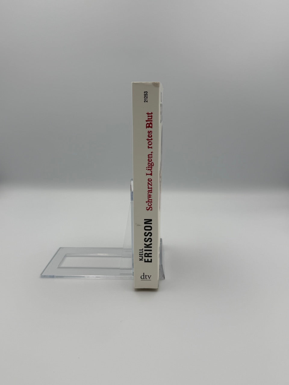 Schwarze Lügen, rotes Blut