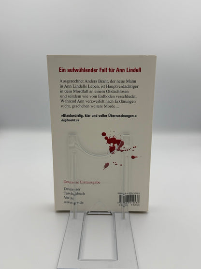 Schwarze Lügen, rotes Blut